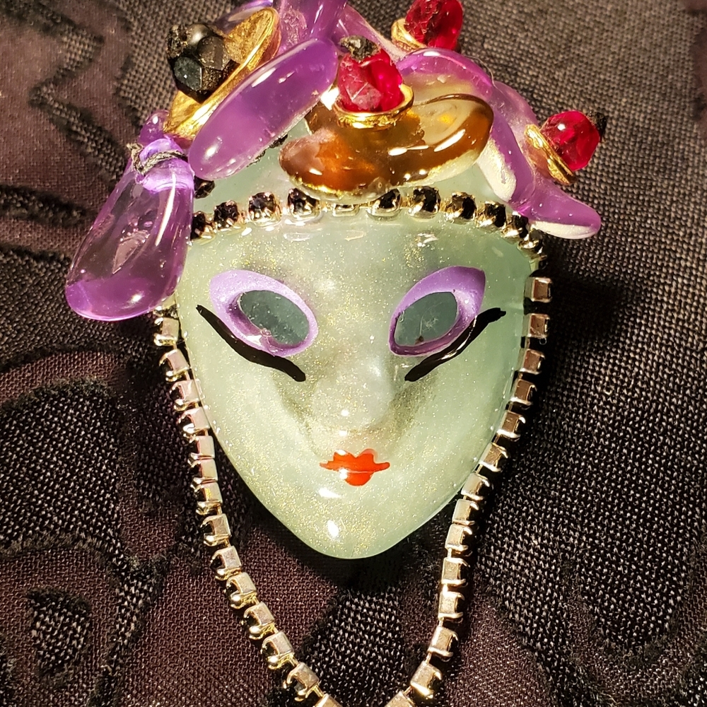 Lalo Treasures Brooch Resin New Without Tags Mask Theater Theatre Mardi Gras
